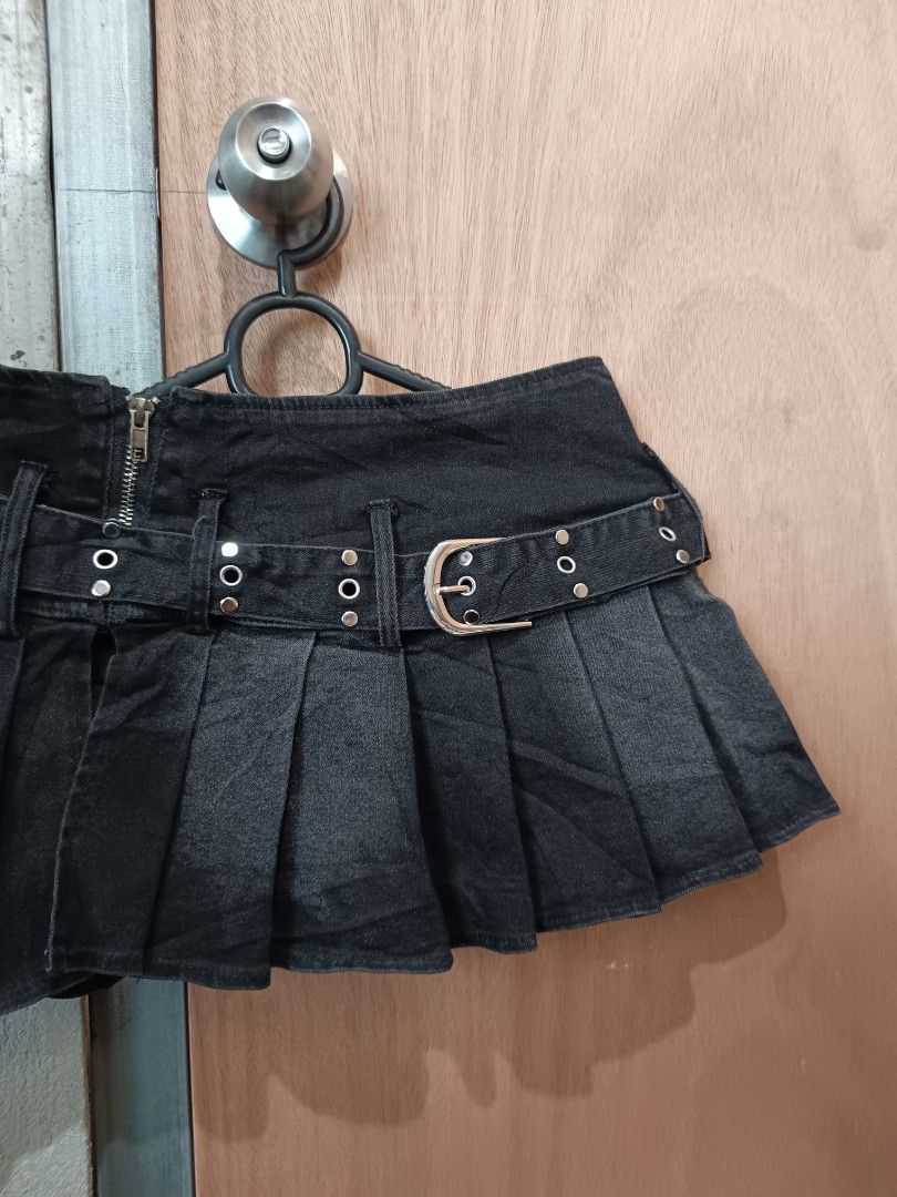 Y2k denim skirt (Category: Skirts) located in Davao. Submitted by mln-boutique (Listing ID 1469955144, Image 2). Description: size - 26-27 length - 11 good condition.