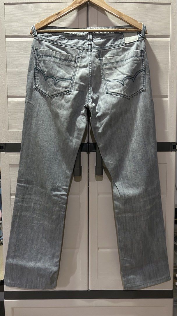 Y2K Gray Light-Wash Straight Cut Pants (Category: Jeans) located in Baguio. Submitted by thrift_zi3 (Listing ID 1469956556, Image 3). Description: Y2K Gray Light-Wash Straight Cut Pants W 33" L 41" leg opening 8" No Issues Mine 300.