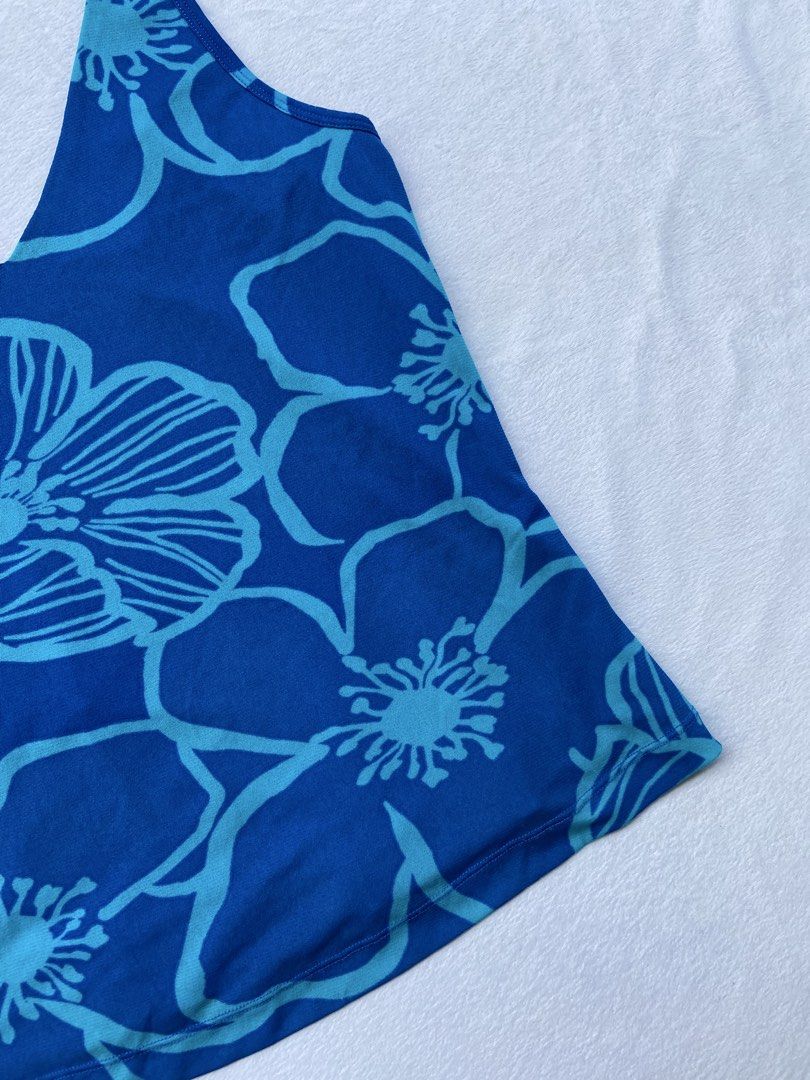 Y2K Guess Floral Print (Category: Blouses) located in General Santos City (Dadiangas). Submitted by kala_chuchi (Listing ID 1470110170, Image 3). Description: Size. Medium 15 inches width 22 inches length No flaws Over all condition Excellent .