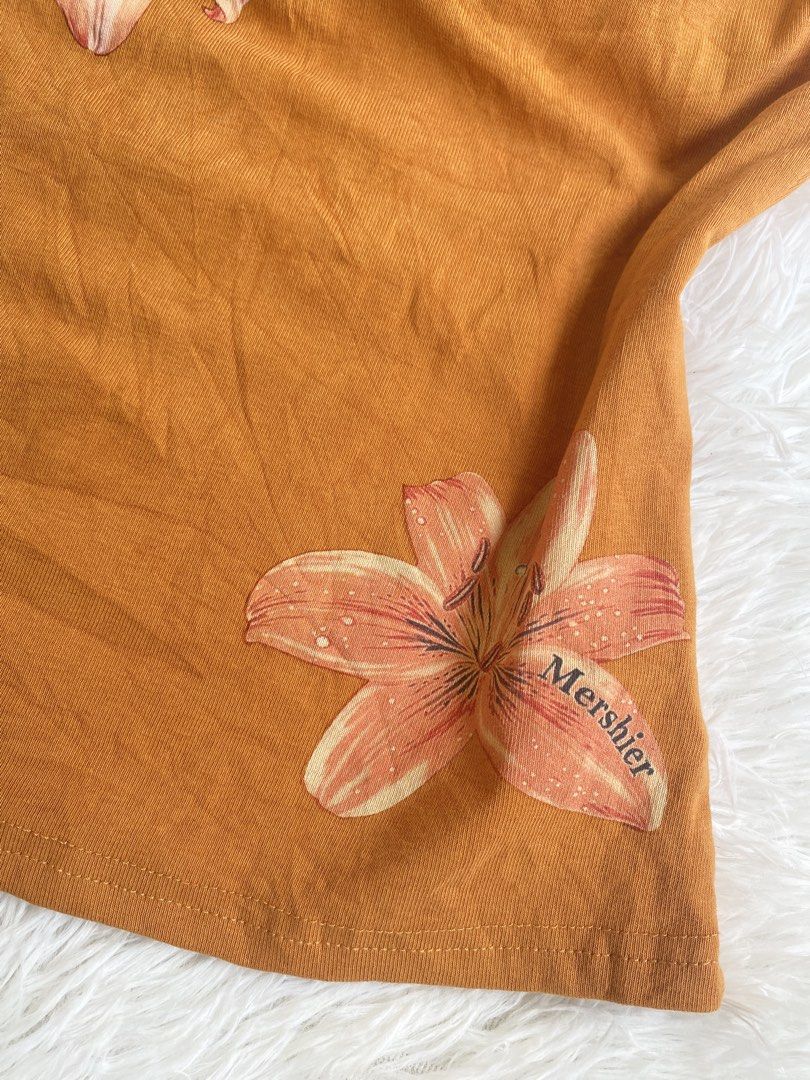 Y2K Hibiscus Print Halter Cami Top (Category: Sleeveless) located in San Carlos. Submitted by cherrynoir (Listing ID 1469994085, Image 3). Description: s-sm.