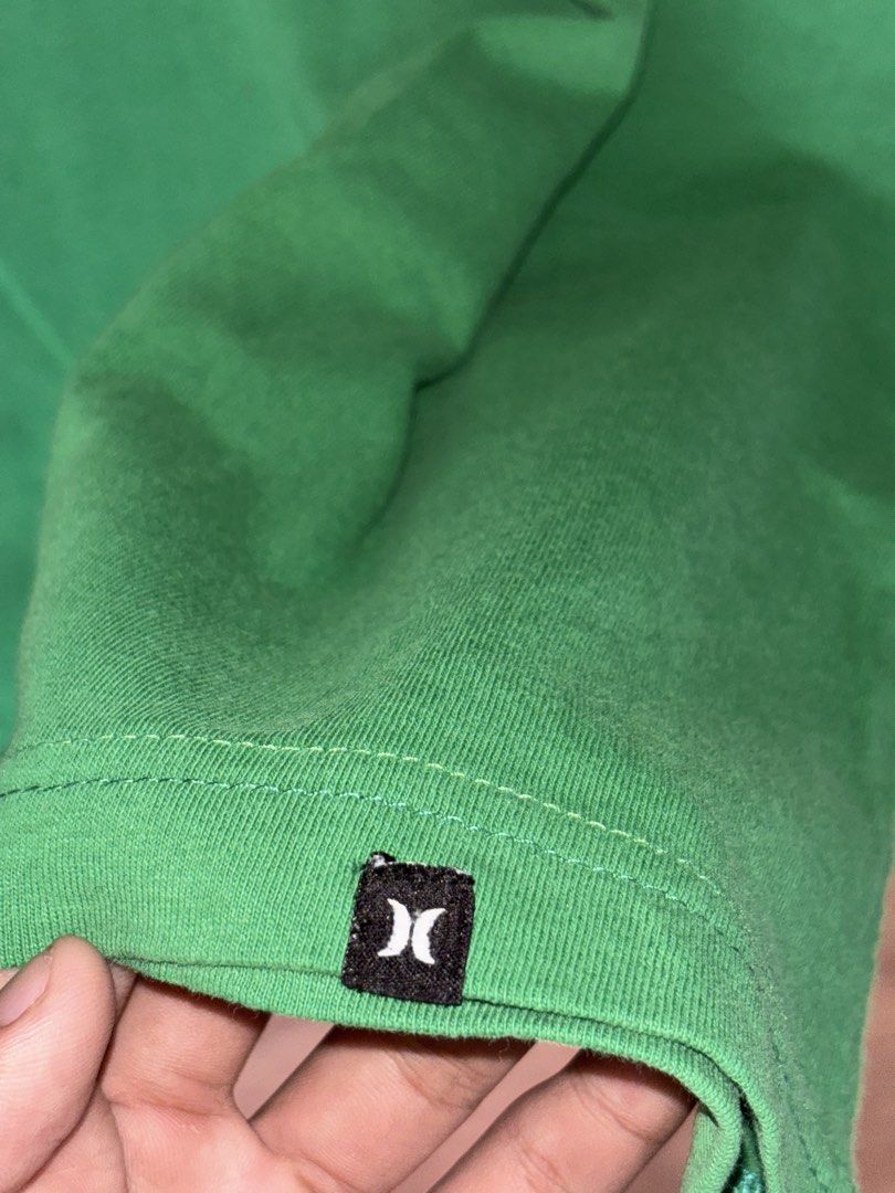 Y2k Hurley Green T-shirt (Category: Tshirts & Polo Shirts ) located in Cabuyao City. Submitted by giothr1ft (Listing ID 1470079124, Image 3). Description: -Width: 22 -Length: 29 -Condition: 10/10 📌Buyers will shoulder the shipping fee.