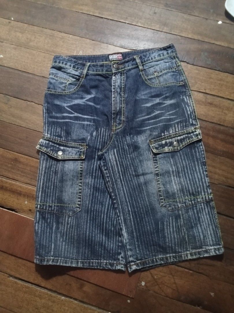 Y2k long jorts (Category: Shorts) located in Lipa City. Submitted by -mon27thrift14 (Listing ID 1469974824, Image 2). Description: .