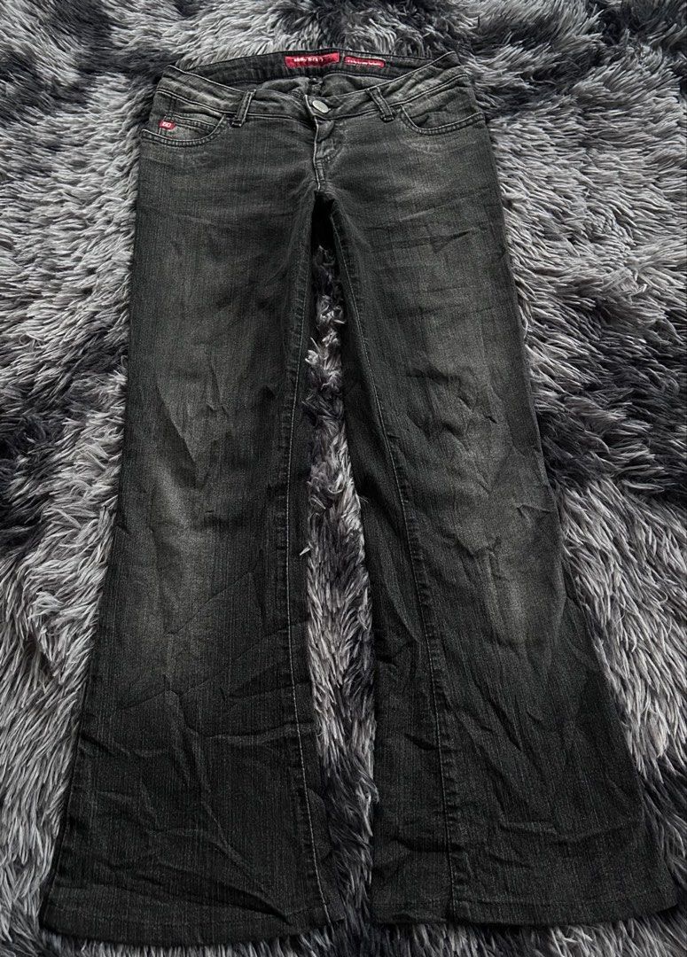 Y2k Miss Sixty Low rise Flared Jeans (Category: Jeans) located in Banaybanay. Submitted by prettysixtythrift_17 (Listing ID 1470057636, Image 1). Description: Y2k Miss Sixty Low rise Flared Jeans ▪️Waistline: 27 to 30 ▪️Length: 34 ▪️Hem: 9 ▪️Hips: 15 ▪️Leg Thigh: 10 ▪️Rise: 7 ▪️Inseam: 26.5.