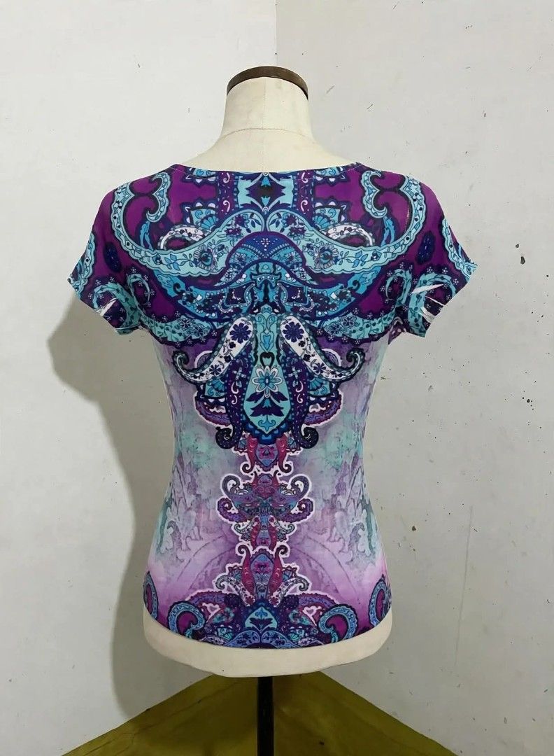 Y2K Paisley Henley Boho Top (Category: Others Tops) located in Cavite. Submitted by angelic.clot (Listing ID 1470065018, Image 2). Description: .