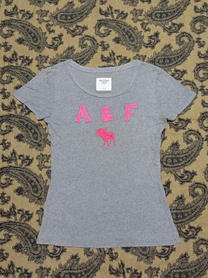 Y2k Tops (Category: Others Tops) located in Danao, Cebu. Submitted by 6000thrifts.ph (Listing ID 1470138985, Image 3). Description: Pm sure buyer 📥.