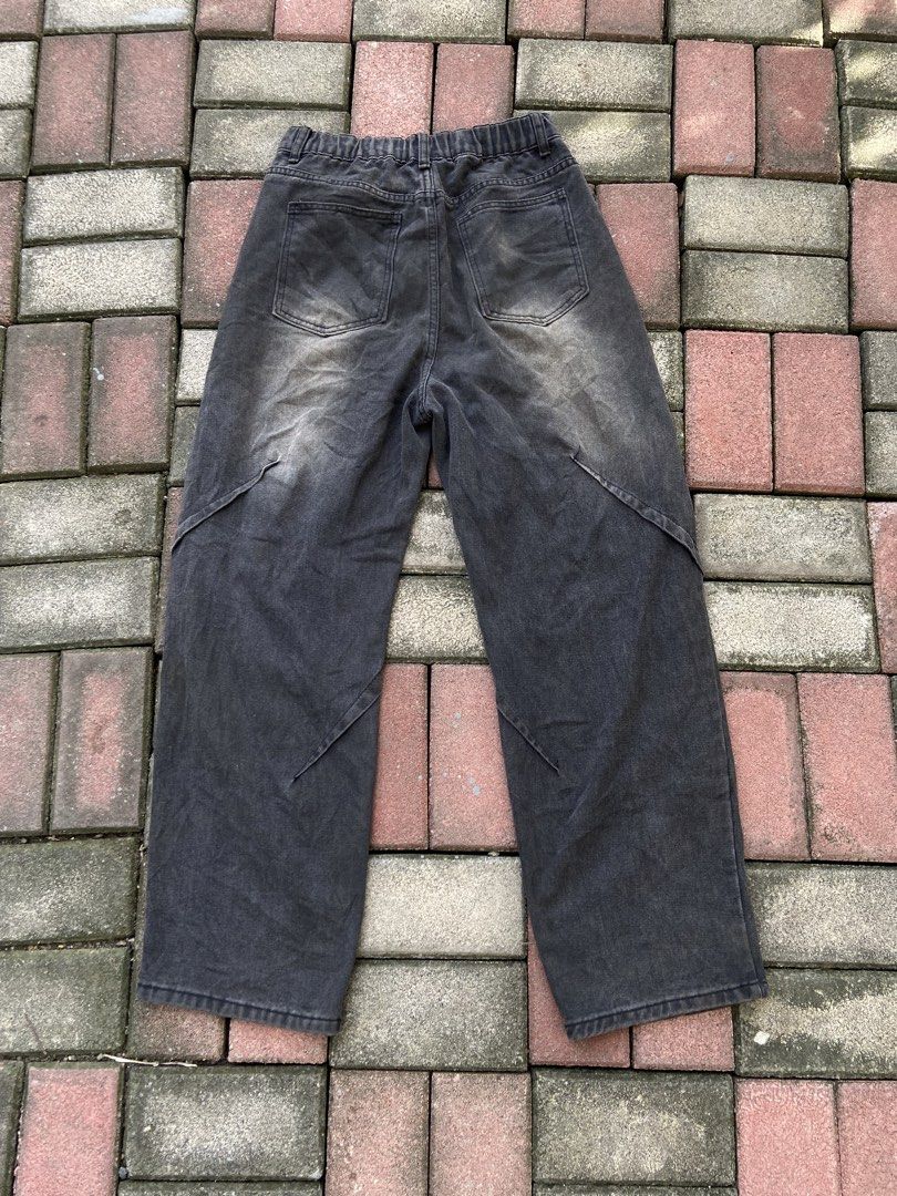Y2k Washed Baggy Denim Pants (Category: Jeans) located in Naga. Submitted by marcbiench83020 (Listing ID 1470093879, Image 3). Description: Washed Denim Pants Length: 42 Width: 30-34 Condition: Excellent Condition Color Rate:9/10 Issue: None .