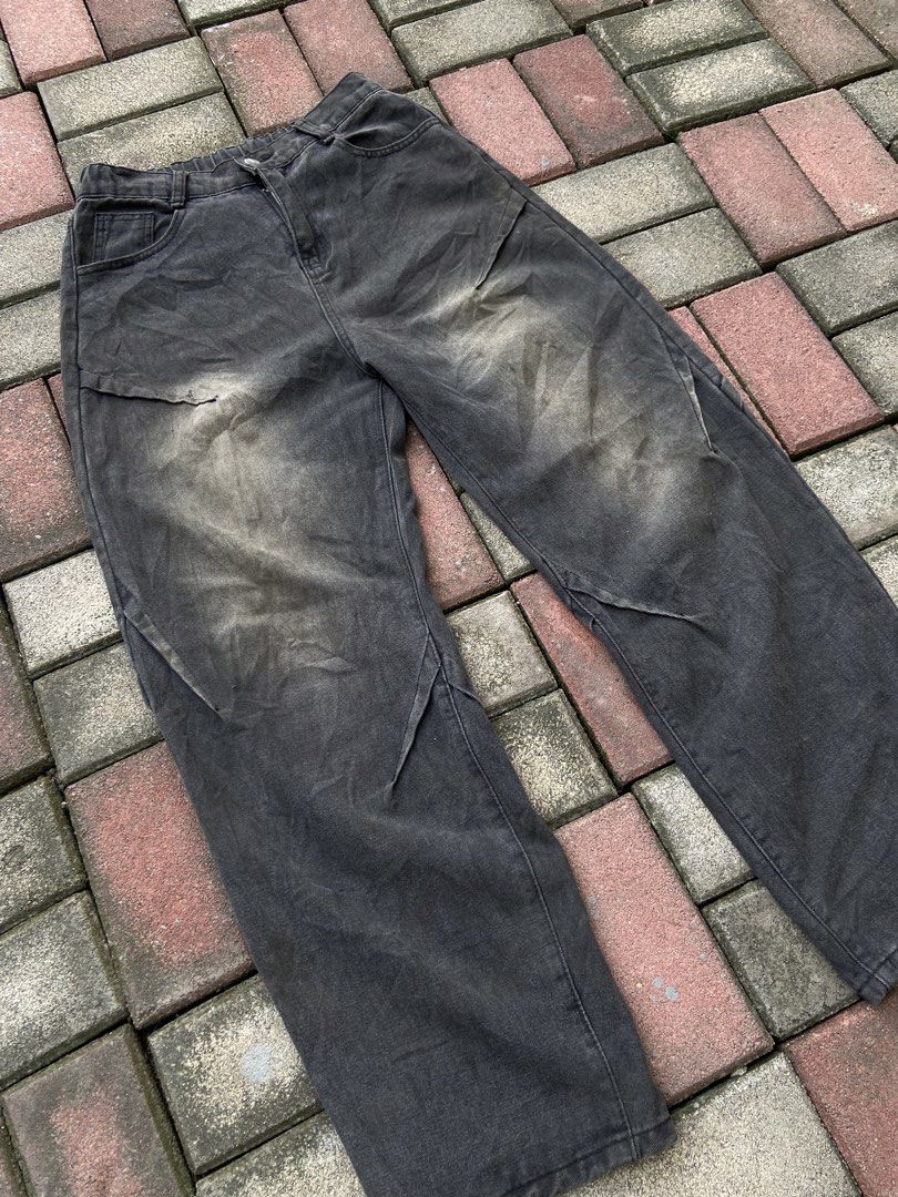 Y2k Washed Baggy Denim Pants (Category: Jeans) located in Naga. Submitted by marcbiench83020 (Listing ID 1470093879, Image 2). Description: Washed Denim Pants Length: 42 Width: 30-34 Condition: Excellent Condition Color Rate:9/10 Issue: None .