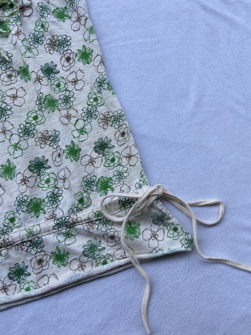 Y2K Whimsical, Dragon (Category: Blouses) located in General Santos City (Dadiangas). Submitted by kala_chuchi (Listing ID 1470112313, Image 3). Description: Size. Small 13 inches width 23 inches length Flaws. 1 pinhole Over all condition Excellent .