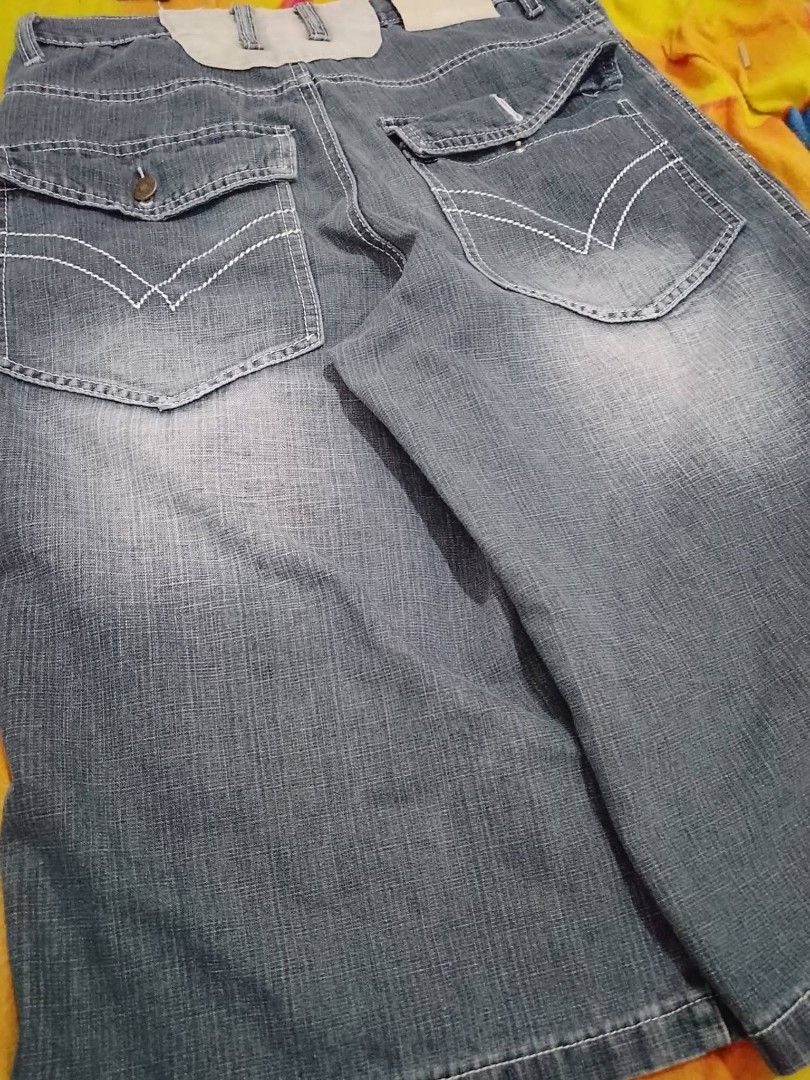 YBK Long Cargo Jorts (Category: Chinos) located in Bacolod City. Submitted by decayed_outlet (Listing ID 1470101778, Image 2). Description: 100% Denim 32x26 Issue : Missing Lock sa Isang pocket.