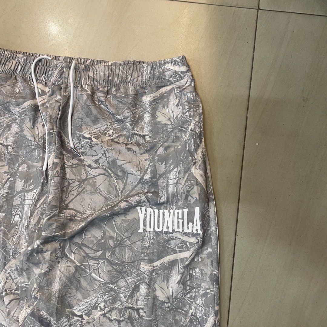 YoungLA Tree Camo Baggy Sweat pants (Category: Trousers) located in Iloilo. Submitted by nextwearco_ilo (Listing ID 1469999055, Image 2). Description: YoungLA Tree Camo Baggy Sweat pants • Like new condition • 30-40 W x 42 L • 10.5 Leg opening • No flaws - cut washtag ₱ 1.8k Dm.