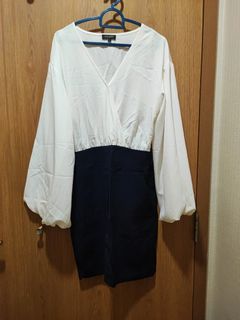 (Category: ) located in . Submitted by wardrobe14 (Listing ID 1469961891, Image 1). Description: .