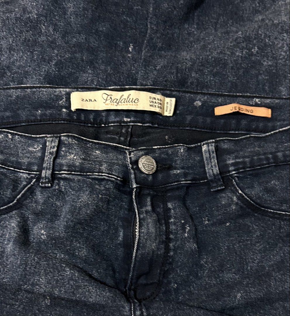 ZARA (Category: Jeans) located in Davao. Submitted by sart0ria85 (Listing ID 1469968119, Image 3). Description: Skinny fit jeggings in Dark acid wash. Polyester and elastane blend. Stretchable. MADE IN BANGLADESH 🇧🇩 LARGE. Size 8 EXCELLENT CONDITION (92/100).