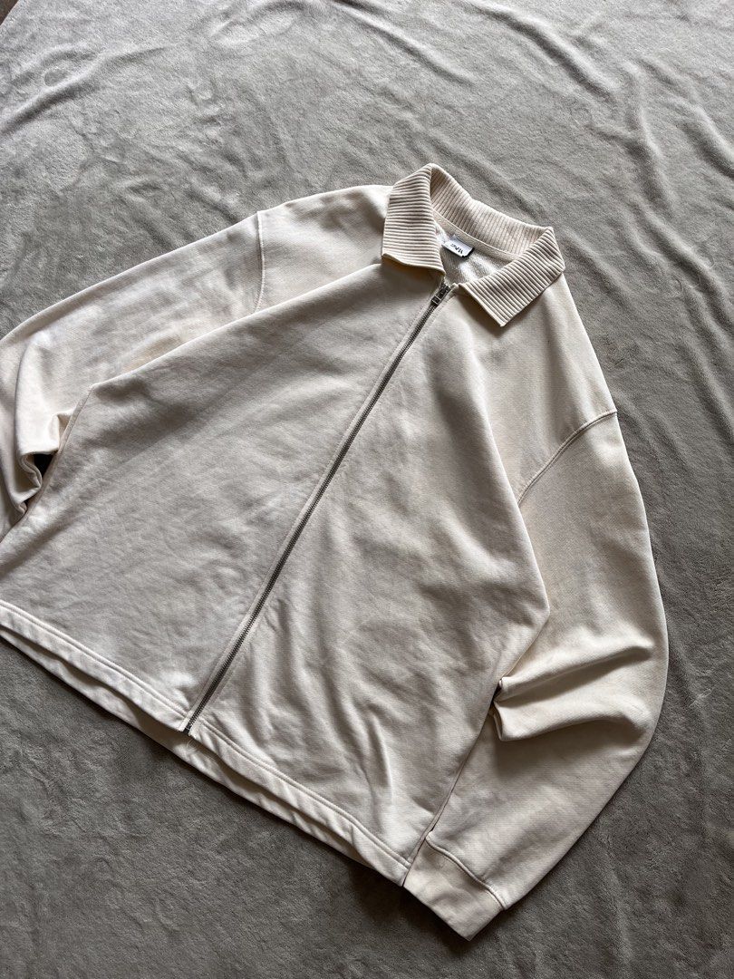ZARA (Category: Coats, Jackets and Outerwear) located in Guagua. Submitted by mid_thrift (Listing ID 1470092955, Image 3). Description: 💠ZARA💠 DIMES: W-25 L-28 Issue: NONE Color rate : 9.5/10.