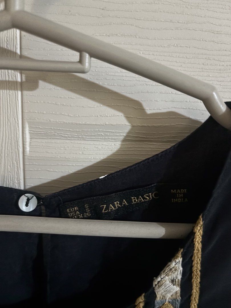 Zara Basic Navy Embroidered Sleeveless Top Size S (Category: Sleeveless) located in Antipolo. Submitted by jennibee (Listing ID 1469986914, Image 2). Description: - Brand/Model: Zara Basic - Size: S - Color: Navy blue with blue, white, and gold embroidery - Material: Lightweight chiffon - Details: Sleeveless, geometric embroidery on front and bottom hem, back keyhole cutout with button closure - Condition: Excellent.