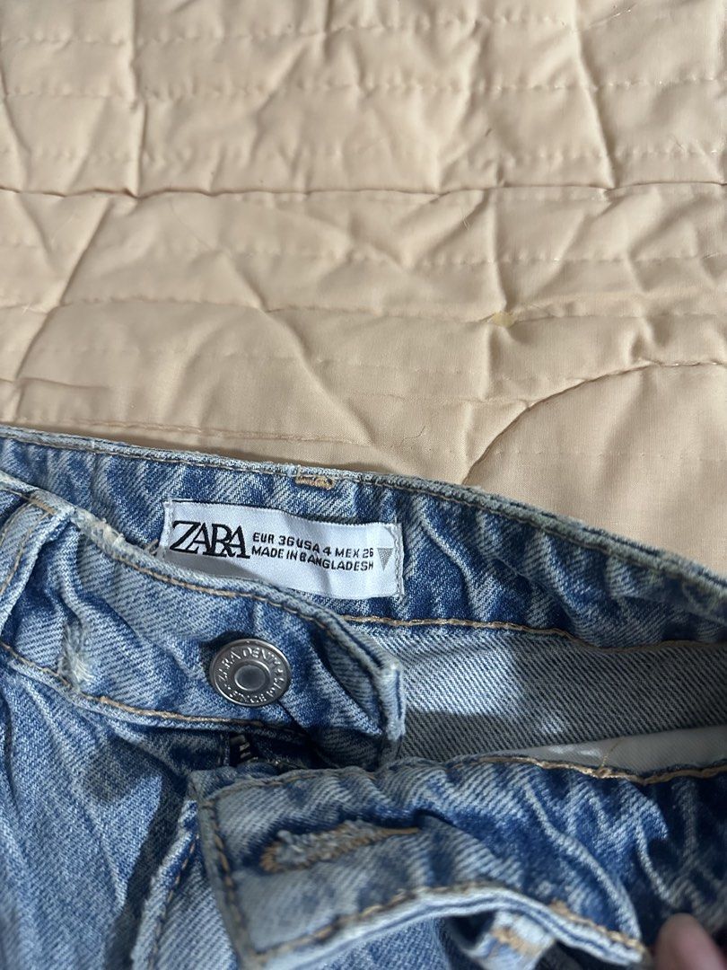 Zara Bermuda Denim Shorts (Category: Shorts) located in Quezon City. Submitted by hennessyscloset (Listing ID 1470115731, Image 3). Description: Preloved Zara bermuda denim shorts, used once only..