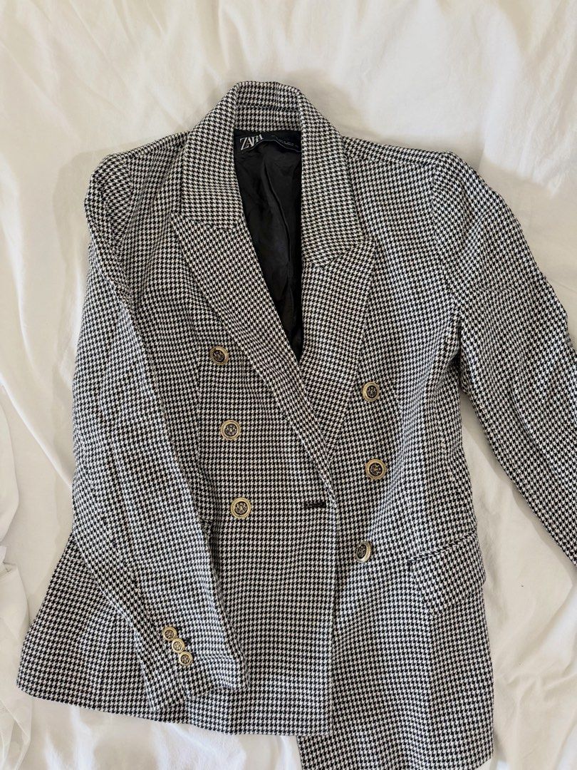 zara black and white gingham blazer (Category: Coats, Jackets and Outerwear) located in Manila. Submitted by nicswhuut (Listing ID 1470116791, Image 1). Description: 📌can do lalamove (manila area only!) 📌j&t for outside manila 📌mop: gcash, maya, or metrobank 📌loc: sampaloc, manila 📌lp are posted UNLESS u r getting 2 or more items then i can give discount 🤗.