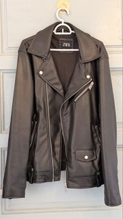 (Category: ) located in . Submitted by outerwardrobe.kl (Listing ID 1469972955, Image 1). Description: .