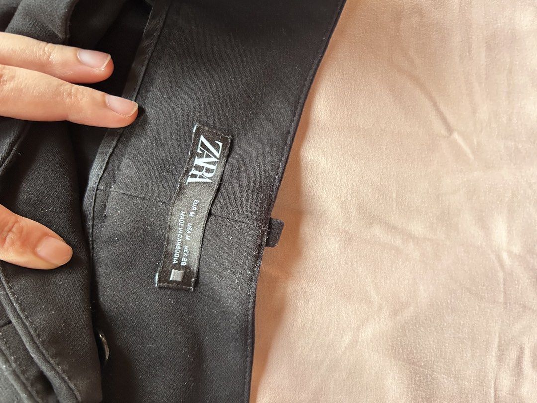 Zara Black High Waist Pants (Category: Jeans) located in Cebu City. Submitted by shopmikascloset (Listing ID 1469955835, Image 2). Description: - Brand: Zara - Color: Classic Black - Size: EUR M / USA M / MEX 28 - Fit: High-waisted with straight-leg cut and front pleats - Details: Includes belt loops - Condition: Good overall condition - Style: Versatile for office wear or casual days.