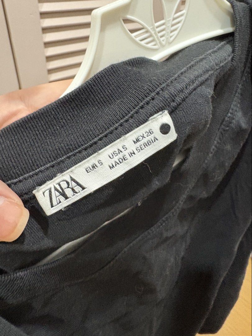 Zara Black Sleeveless Muscle Tee (Category: Sleeveless) located in Muntinlupa City. Submitted by sukimum (Listing ID 1469989699, Image 3). Description: Has shoulder pads. Used once only.