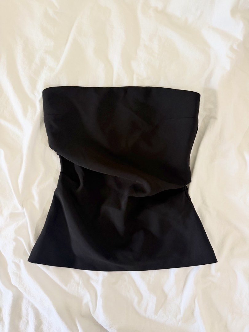 zara black tube top (Category: Sleeveless) located in Manila. Submitted by nicswhuut (Listing ID 1470118593, Image 1). Description: 📌can do lalamove (manila area only!) 📌j&t for outside manila 📌mop: gcash, maya, or metrobank 📌loc: sampaloc, manila 📌lp are posted UNLESS u r getting 2 or more items then i can give discount 🤗.