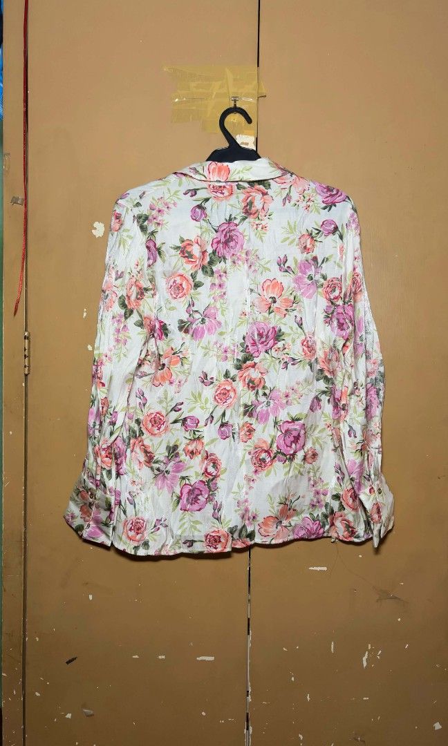 Zara blouse longsleeves (Category: Longsleeves) located in Quezon City. Submitted by dealmaker8 (Listing ID 1469954804, Image 3). Description: Zara Brand new P2,495 price tag width 20 inches length 24.5 inches Small on tag.