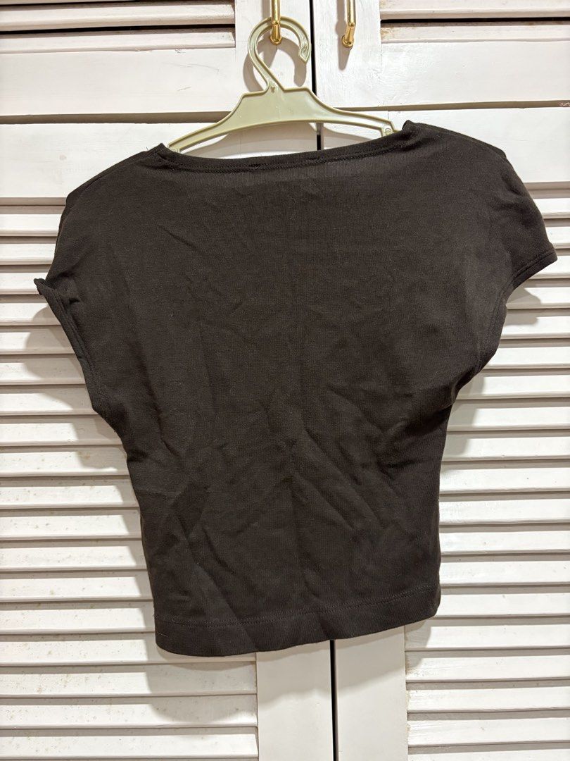 Zara Brown Cap Sleeve Top (Category: Sleeveless) located in Muntinlupa City. Submitted by sukimum (Listing ID 1469986906, Image 2). Description: Used once, style doesn’t suit me. Very soft, stretchy cotton fabric .