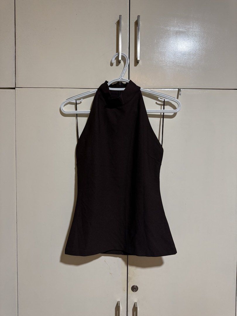 Zara brown halter top (Category: Sleeveless) located in San Fernando. Submitted by plsemptymycloset (Listing ID 1470054128, Image 1). Description: Zara dark brown halter top fits s-m worn once u can request for when worn .