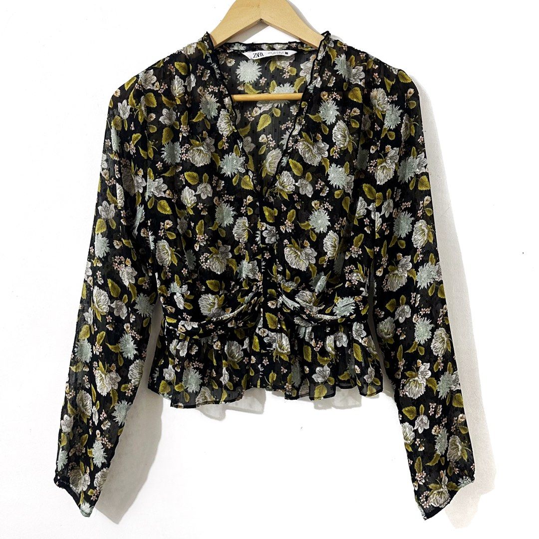 Zara Buttoned Floral Sheer Blouse (Category: Blouses) located in Taguig. Submitted by intransitforyou (Listing ID 1470107533, Image 1). Description: .