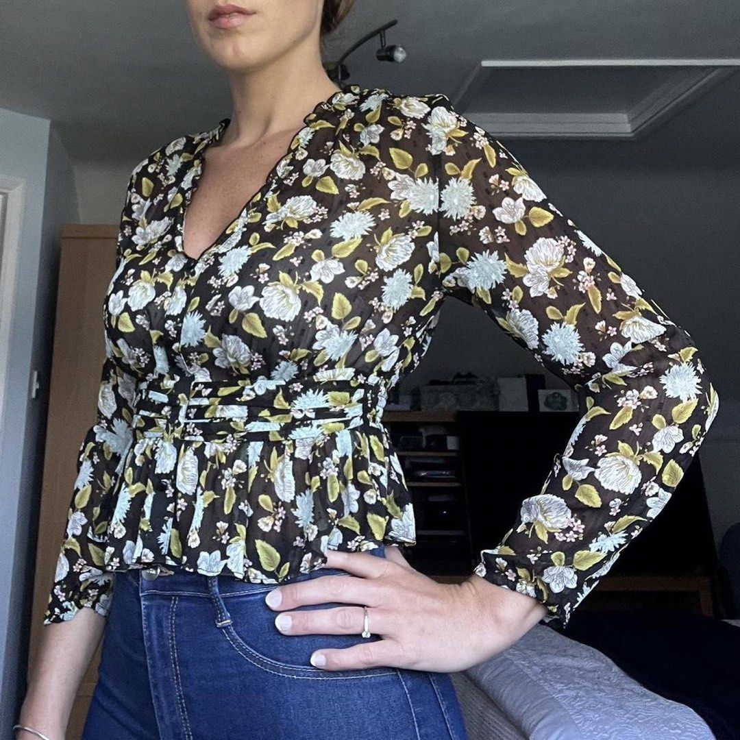 Zara Buttoned Floral Sheer Blouse (Category: Blouses) located in Taguig. Submitted by intransitforyou (Listing ID 1470107533, Image 3). Description: .