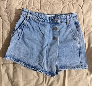 (Category: ) located in . Submitted by hennessyscloset (Listing ID 1470115232, Image 1). Description: .