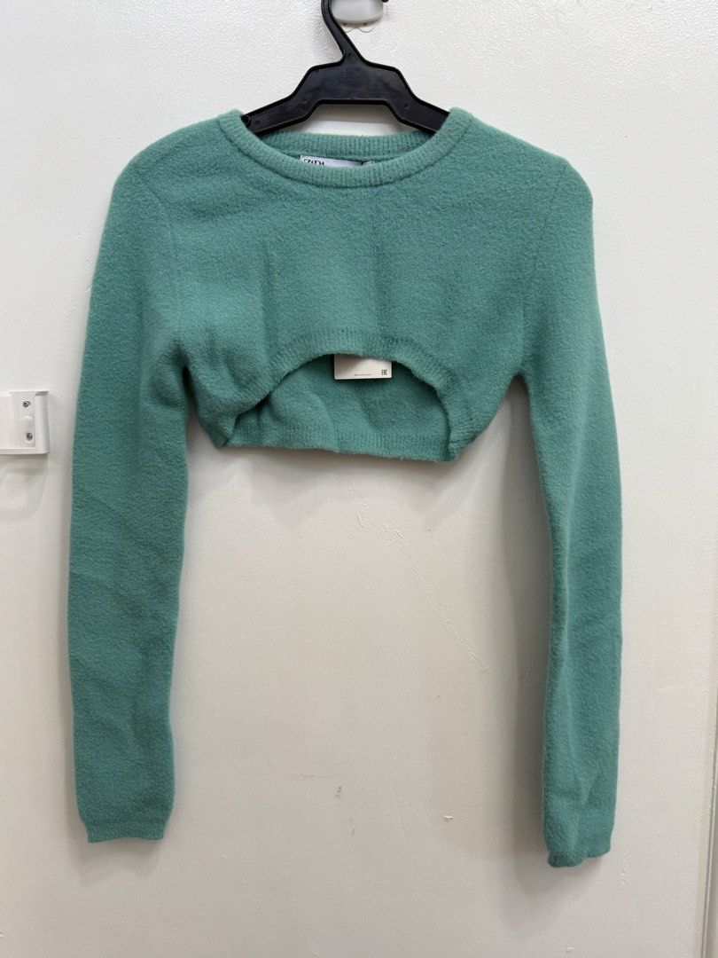 Zara Green Crop Sweater Size L (Category: Longsleeves) located in Quezon City. Submitted by reivia.vend (Listing ID 1469991110, Image 1). Description: - Brand: Zara - Size: L (Tag still attached) - Color: Green - Style: Crew neck, long sleeves, super short cropped cut - Texture: Soft knit - Perfect for: Layering over shirts or pairing with high-waisted bottoms.
