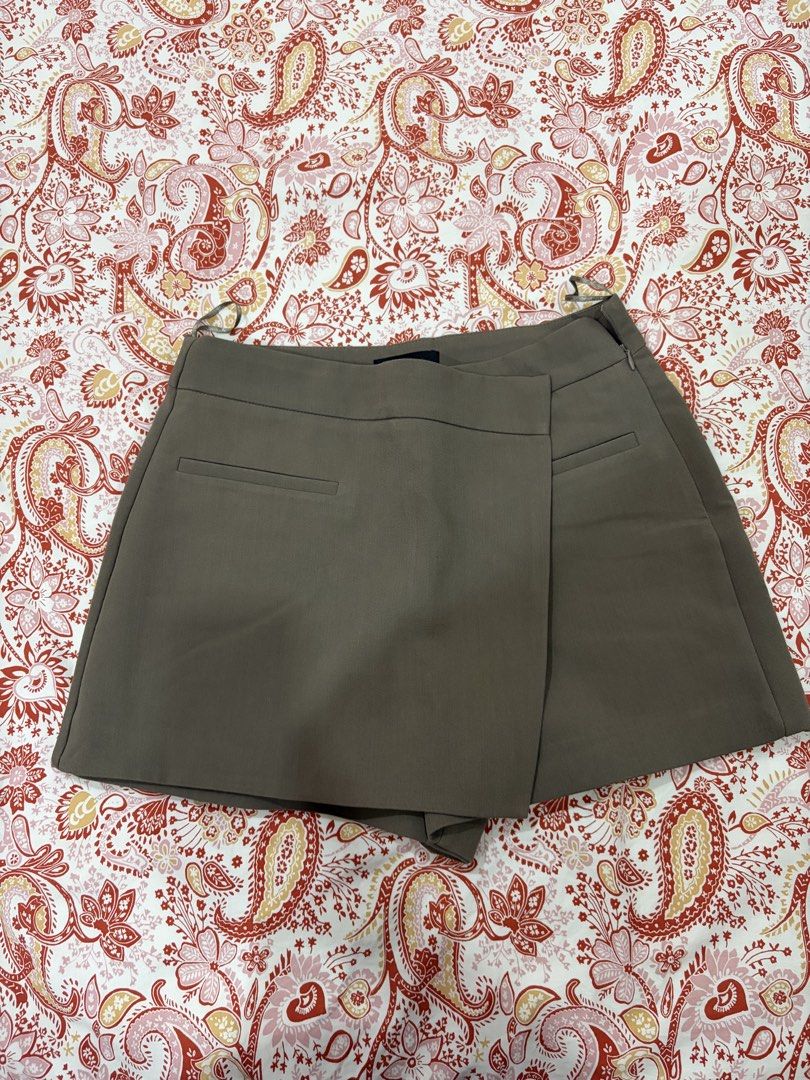 Zara greyish brown skort (Category: Other Bottoms) located in Lipa City. Submitted by best_cupcakes (Listing ID 1469960688, Image 1). Description: .
