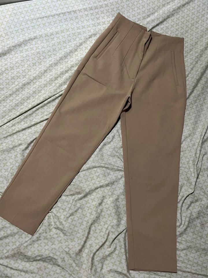 Zara high waisted pants (Category: Other Bottoms) located in Manila. Submitted by gee0505 (Listing ID 1470076296, Image 2). Description: used once !! Srp 2k plus best fit size 27-29 waistline.