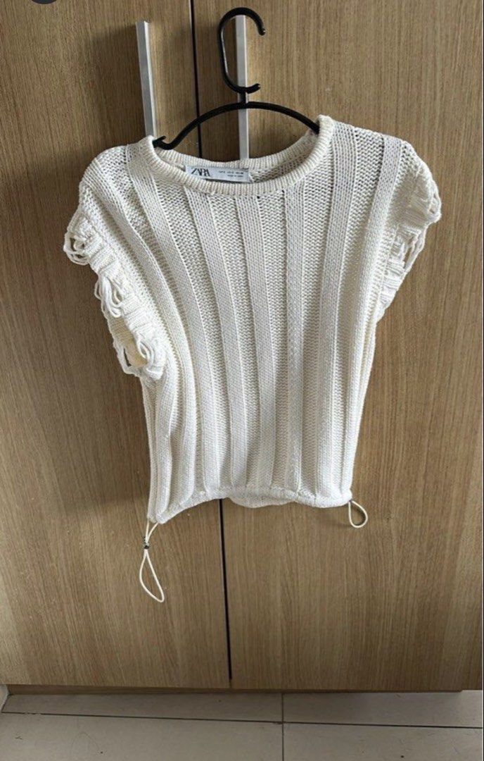 Zara Knit (Category: Sleeveless) located in Quezon City. Submitted by wearitagain_ (Listing ID 1469988831, Image 1). Description: .