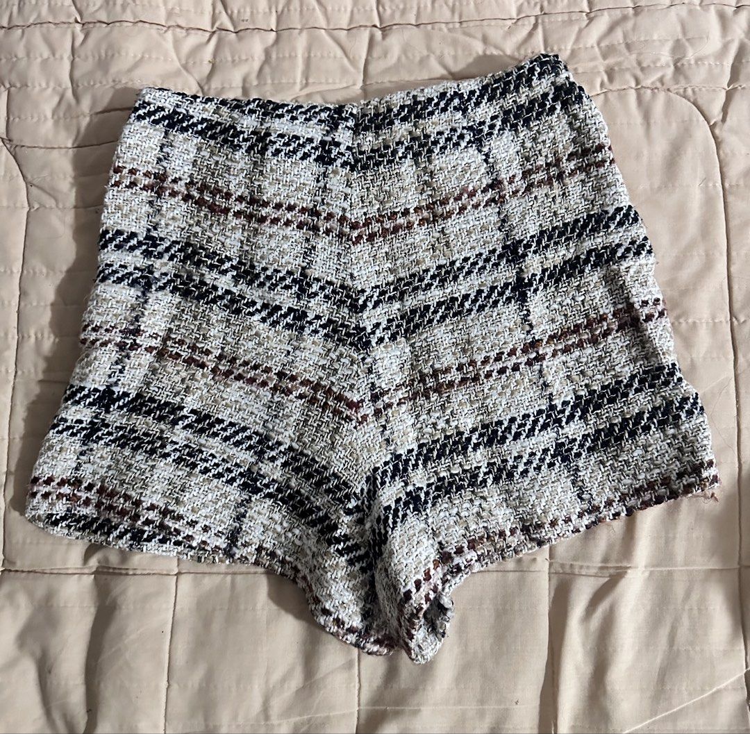 Zara Knitted Skort (Category: Skirts) located in Quezon City. Submitted by hennessyscloset (Listing ID 1470115041, Image 2). Description: Preloved Zara Knitted Skort. No flaws, needs wash since it was stocked for almost a year (while I’m pregnant) Rfs: Decluttering, no longer fit on me.