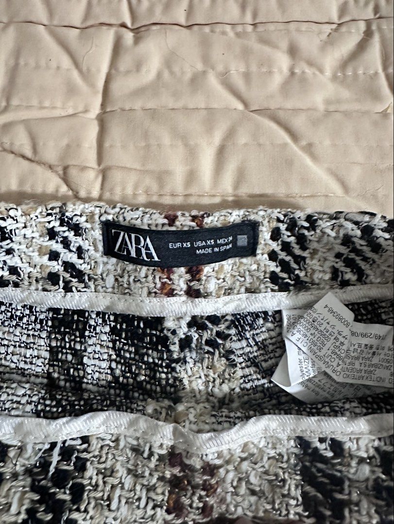 Zara Knitted Skort (Category: Skirts) located in Quezon City. Submitted by hennessyscloset (Listing ID 1470115041, Image 3). Description: Preloved Zara Knitted Skort. No flaws, needs wash since it was stocked for almost a year (while I’m pregnant) Rfs: Decluttering, no longer fit on me.
