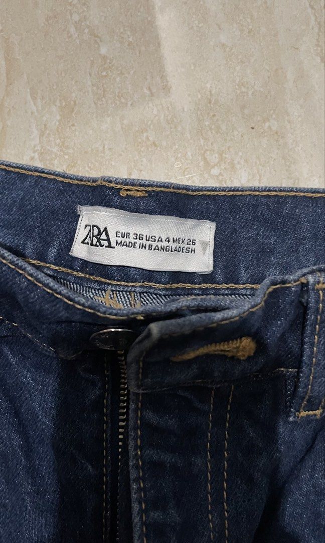 Zara Mini Skort (Category: Skirts) located in Marikina City. Submitted by lowisse.2329 (Listing ID 1469952249, Image 2). Description: Non stretch Size 26-27 .