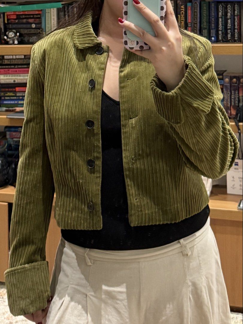 ZARA Olive Green Corduroy Button-Up Cropped Jacket (Category: Coats, Jackets and Outerwear) located in Meycauayan. Submitted by m4teri4lgirl (Listing ID 1469953523, Image 2). Description: NEW AND UNUSED! No tags.