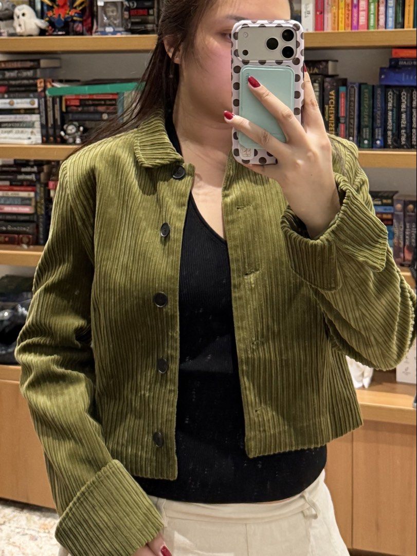 ZARA Olive Green Corduroy Button-Up Cropped Jacket (Category: Coats, Jackets and Outerwear) located in Meycauayan. Submitted by m4teri4lgirl (Listing ID 1469953523, Image 1). Description: NEW AND UNUSED! No tags.