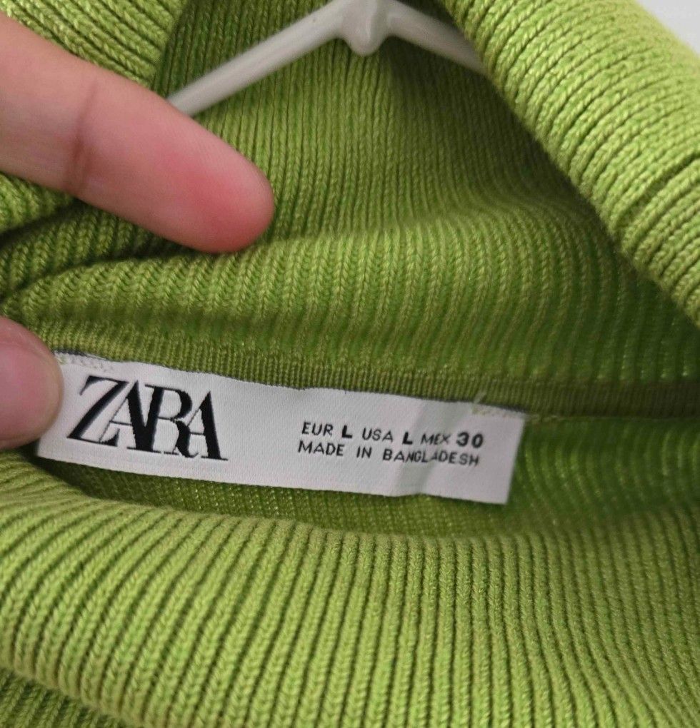 Zara Ribbed Knit Turtle Neck Sweater (Category: Longsleeves) located in Cavite. Submitted by thaniacoma_04 (Listing ID 1470070919, Image 3). Description: 280 + sf (starts at 54 pesos only) Zara Ribbed Knit Turtle Neck Sweater L on tag (stretchable) Dimes: 15.5" W x 20" L Like new condition Color rate: 10/10 (light green) No issues nor discoloration Cut tag Location: Silang, Cavite MOP: Gcash, GoTyme MOD: Direct J&T Express, Lalamove NO PM NO MINE