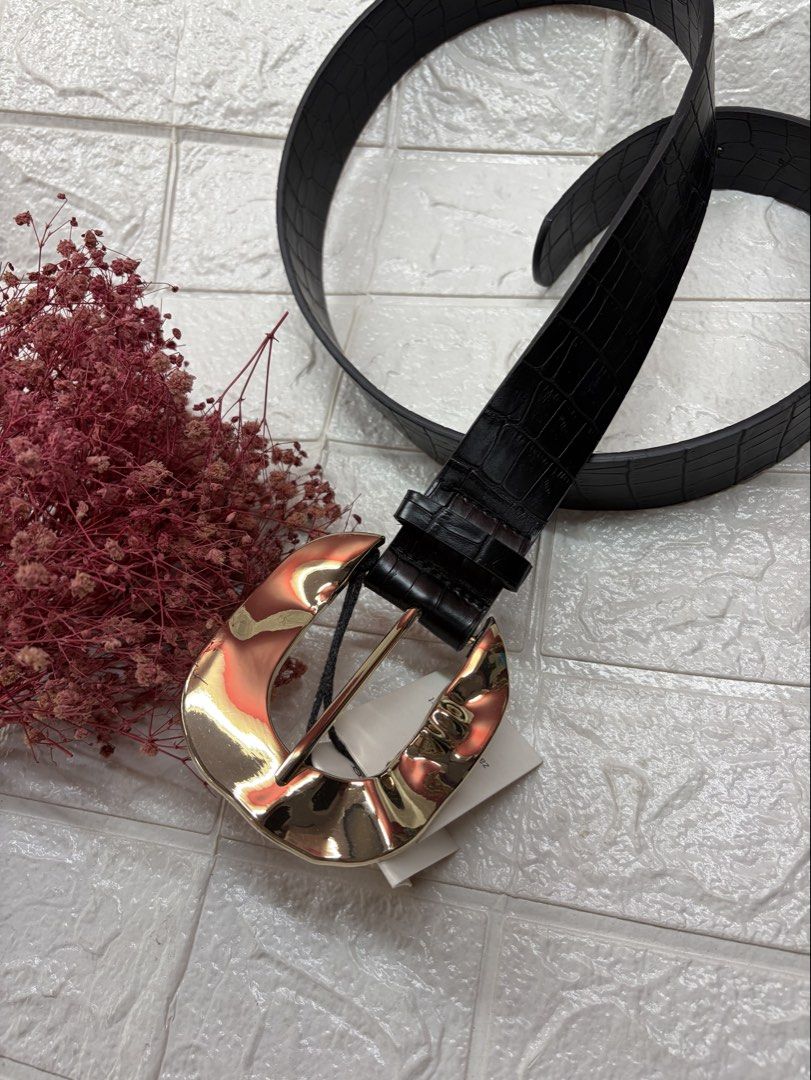 Zara Silver buckle belt (Category: Other Accessories) located in Manila. Submitted by thekidshop (Listing ID 1469977991, Image 1). Description: .