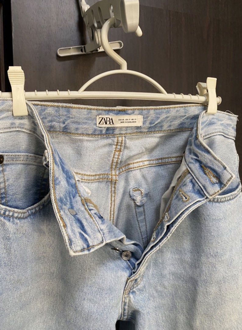 Zara Straight Cut (Light Wash Denim Jeans) (Category: Jeans) located in Taguig. Submitted by jarellmrsgn (Listing ID 1470101376, Image 3). Description: - Brand: Zara - Style: Light wash denim jeans with straight cut fit - Size: EUR 40 / USA 31 / MEX 31 - Condition: Excellent, great for daily casual wear .