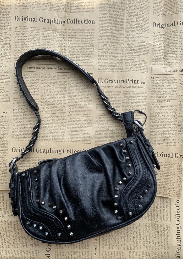 Zara Studded/Grunge Shoulder Bag (Category: Shoulder Bags) located in Davao. Submitted by kuromisplace (Listing ID 1469980939, Image 1). Description: 📏 Size & dimensions: W-9 inches , L-5 inches 🧵 Material quality: faux leather 👜 Bag brand: ZARA 💵 550 shipped 🖤 📍Davao City 🚚 jnt .