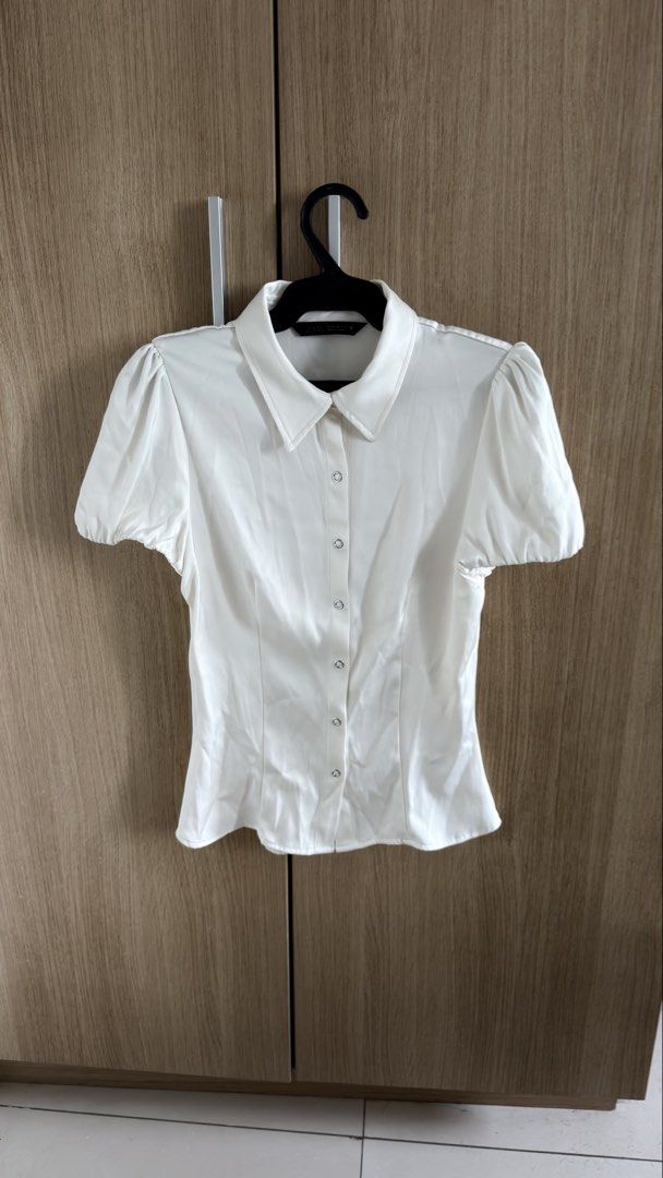 Zara Top (Category: Blouses) located in Quezon City. Submitted by wearitagain_ (Listing ID 1470023118, Image 1). Description: .