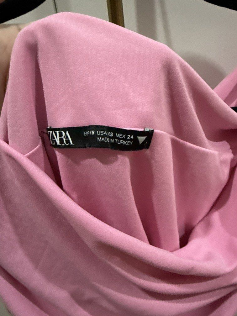 ZARA top (Category: Blouses) located in Pasig City. Submitted by hotstuff__ (Listing ID 1470024735, Image 2). Description: .