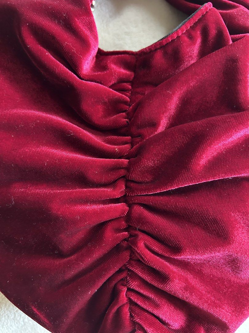 Zara Velvet Knotted Bag (Category: Purses & Pouches) located in Carigara. Submitted by abiesclutter (Listing ID 1469963711, Image 2). Description: Brand: Zara Design: Crossbody bucket bag with velvet exterior and ruched detail. Lined interior. Knotted handle and chain crossbody strap. Magnetic closure. Size: Height x Length x Width: 8.3 x 9.3 x 3.5 inches (21 x 23.5 x 9 cm) Made in: China Condition: Great casual basic sling bag or formal hand bag