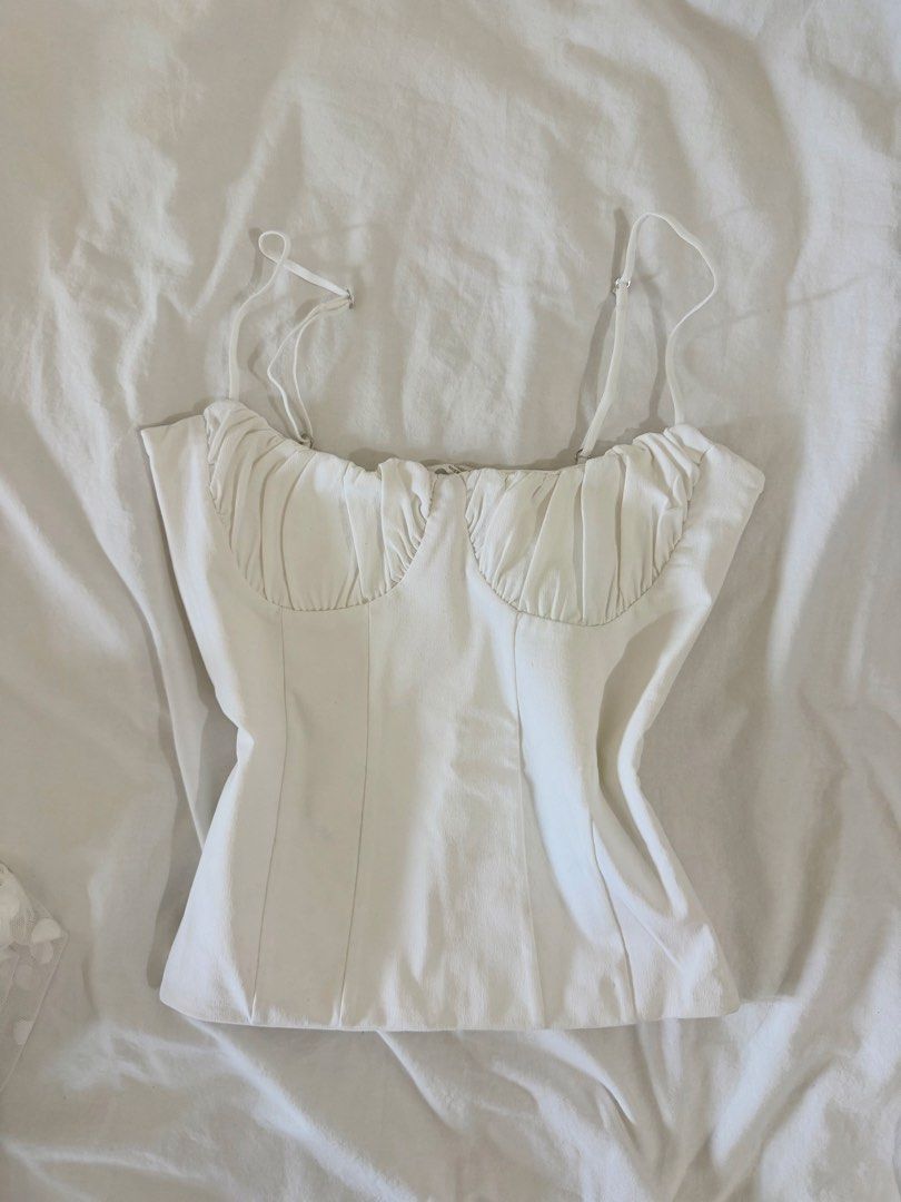 zara white bustier corset top (Category: Sleeveless) located in Manila. Submitted by nicswhuut (Listing ID 1470117131, Image 1). Description: 📌can do lalamove (manila area only!) 📌j&t for outside manila 📌mop: gcash, maya, or metrobank 📌loc: sampaloc, manila 📌lp are posted UNLESS u r getting 2 or more items then i can give discount 🤗.