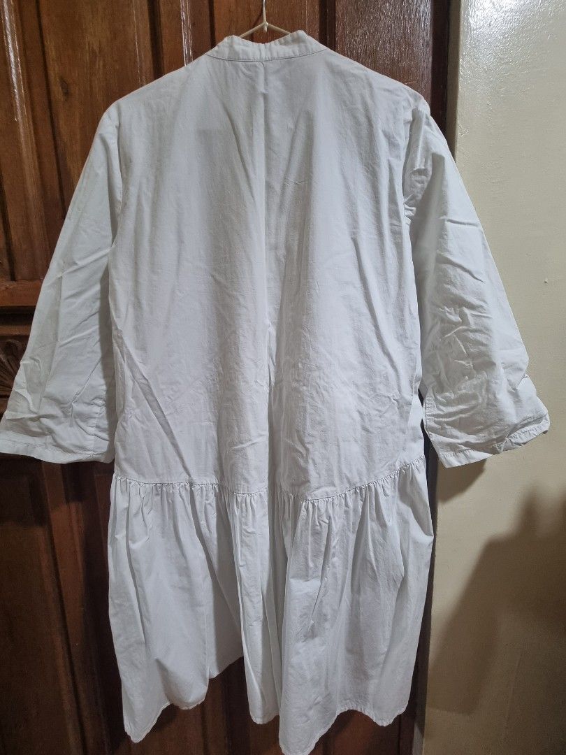 ZARA White Cotton Dress (Category: Dresses) located in Makati City. Submitted by amberirix (Listing ID 1470039416, Image 3). Description: ZARA White Cotton Dress Size Medium No issues, still in its best condition Location: Taguig MOP: BPI Shipping via Lalamove, Grab or J&T.