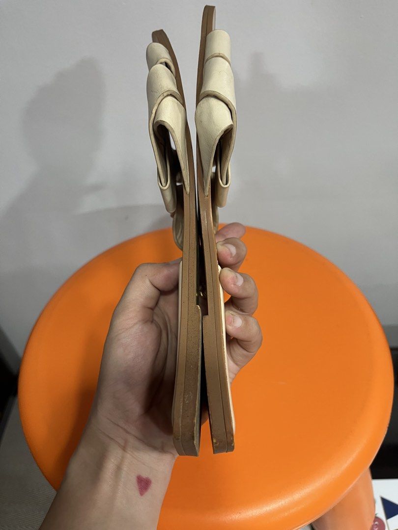 Zara White Flat Sandals (Category: Flats & Sandals) located in Valenzuela. Submitted by sofiasticated.decluttering (Listing ID 1470055738, Image 3). Description: - Brand: Zara - Style: Flat slip-on sandals - Color: White with neutral tan sole - Design: Interlocking top straps with gold logo on insole - Shape: Modern square toe with low heel - Perfect for effortless summer styling ✅PRE- OWNED and NOT suitable for picky buyers, ✅EXCELLENT CONDITION