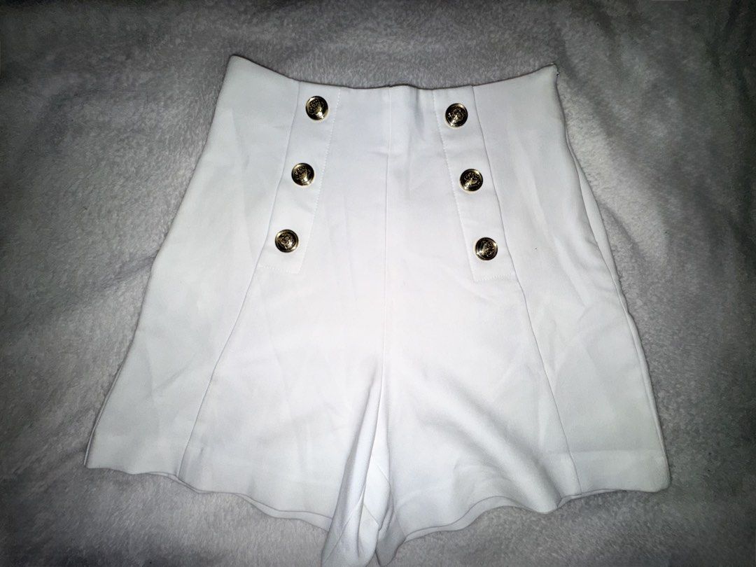 Zara White High Waist Shorts (Category: Shorts) located in Quezon City. Submitted by coolmomma (Listing ID 1470046650, Image 1). Description: Good as new waist 13 in. (26) length 15 in..